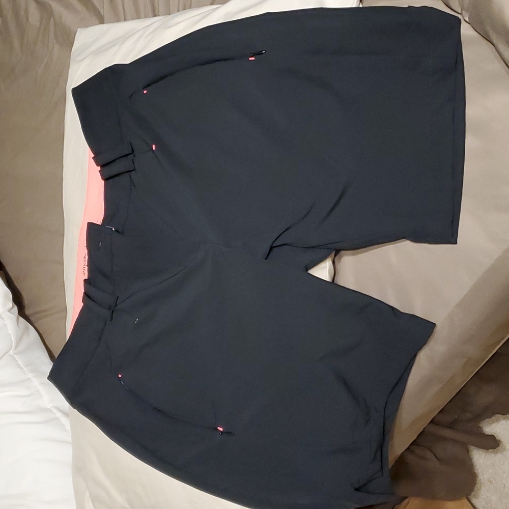 Womens golf Bermuda shorts